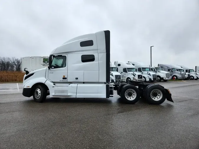 2020 VOLVO VNL64T760