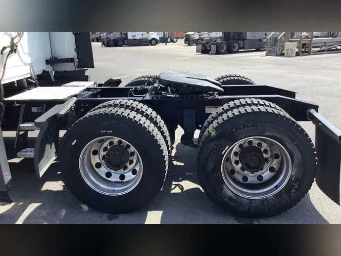 2022 Freightliner Cascadia 126353b351c4b6ef7c0b57aad32cd659fab