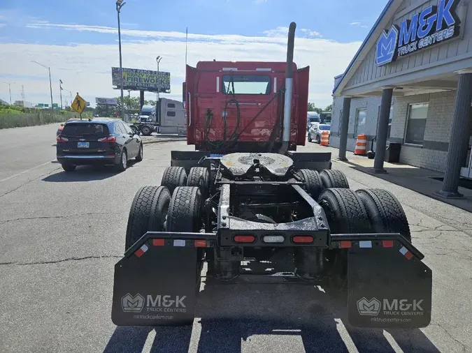 2019 VOLVO VNR64T300