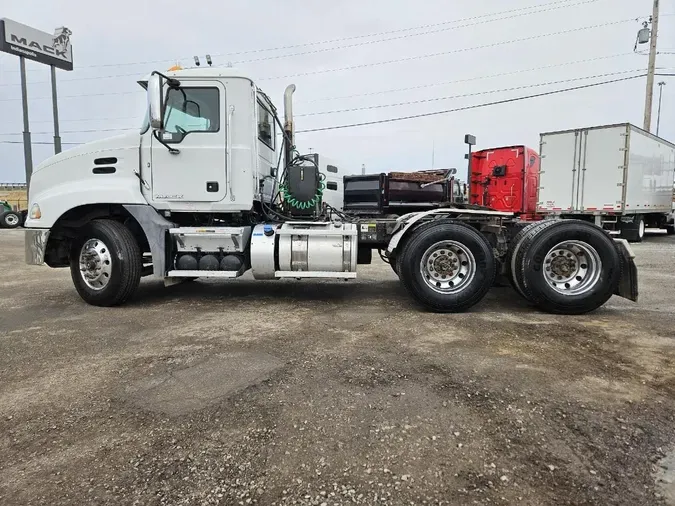 2016 MACK CXU613