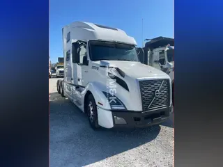 2023 VOLVO VNL64T860