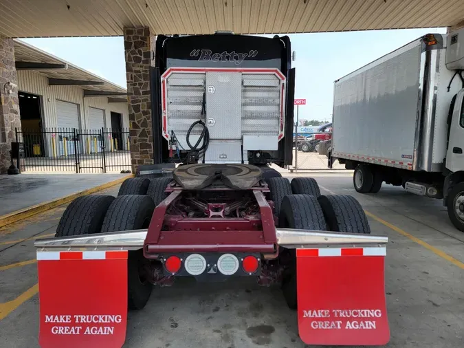 2022 Kenworth W900L