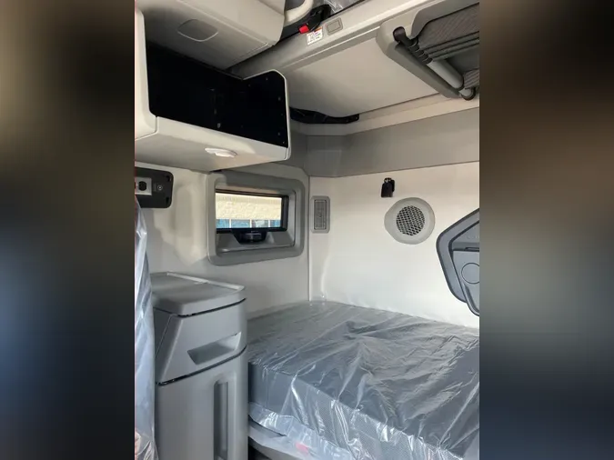 2026 VOLVO VNL64T660