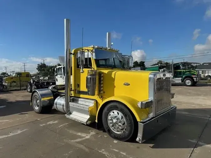 2015 Peterbilt 389