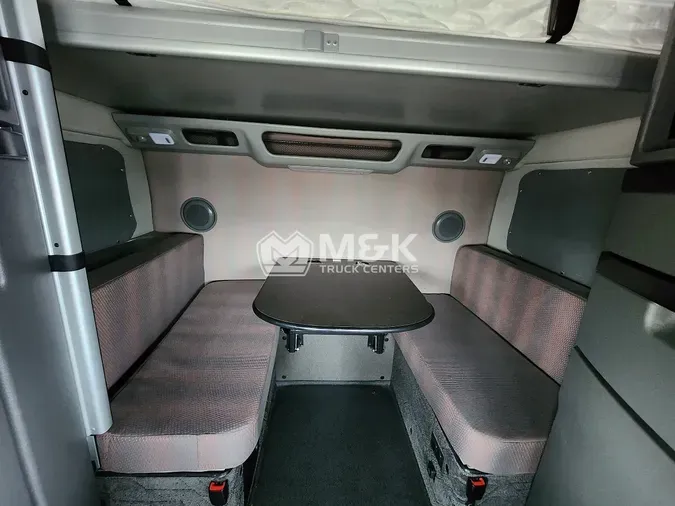 2024 VOLVO VNL64T860