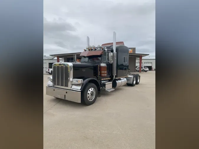 2022 Peterbilt 389