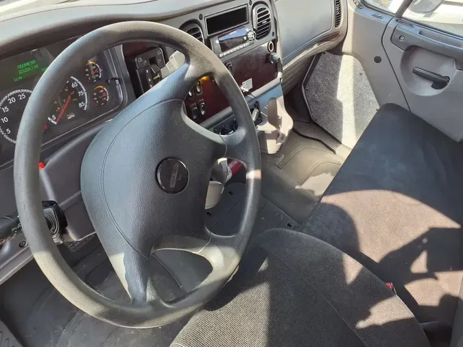 2017 FREIGHTLINER M2 106
