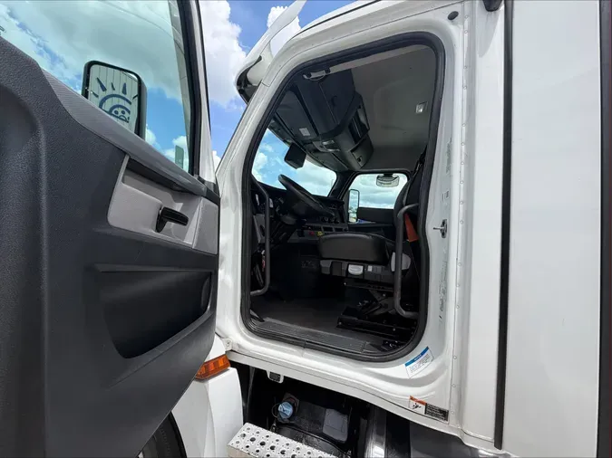 2022 Freightliner Cascadia 126355531320f1473f221c4557d81fcf6d2