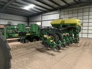 2011 JOHN DEERE 1770