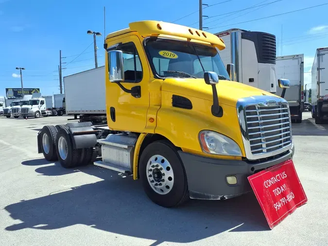 2019 FREIGHTLINER CASCADIA 113