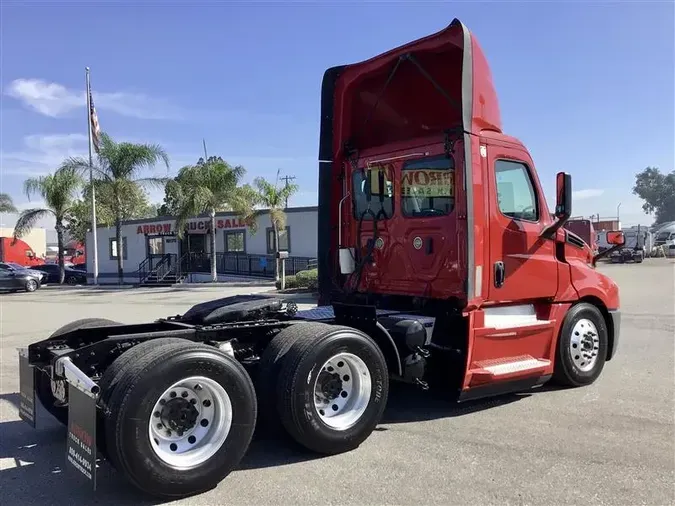 2020 FREIGHTLINER CA126