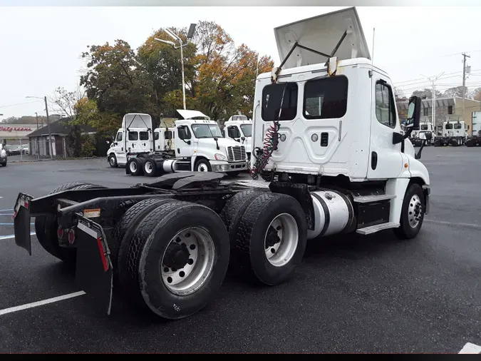 2017 FREIGHTLINER/MERCEDES CASCADIA 125