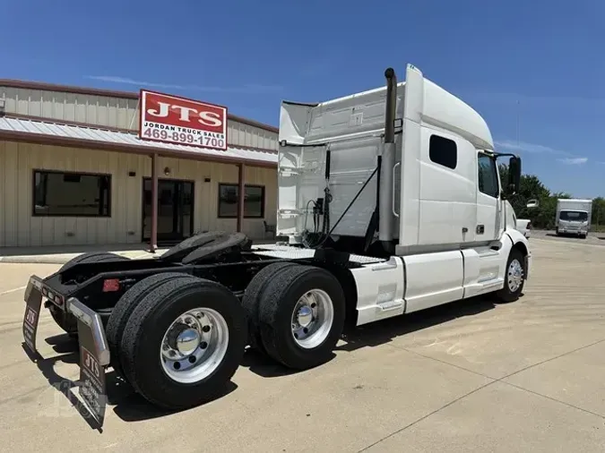 2020 VOLVO VNL64T740