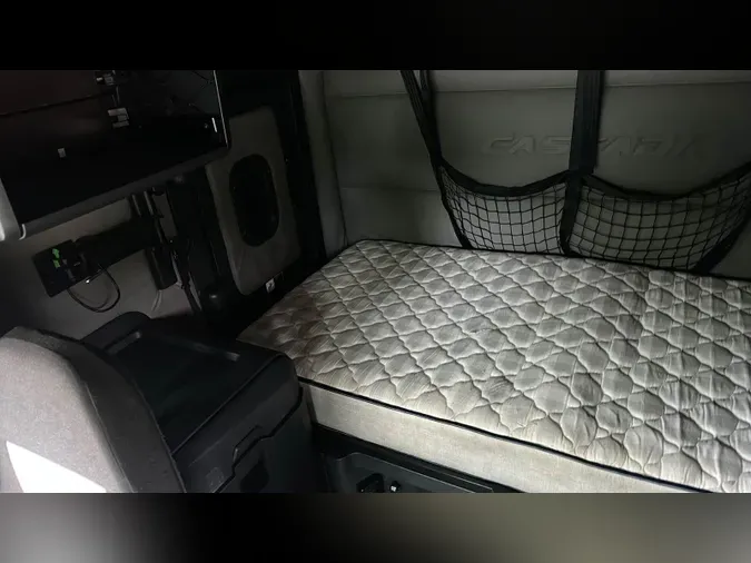 2020 Freightliner Cascadia 126