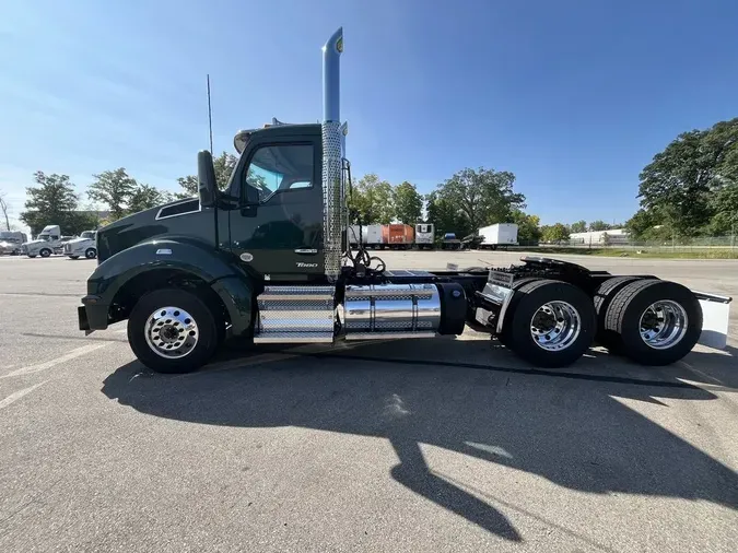 2025 Kenworth T880