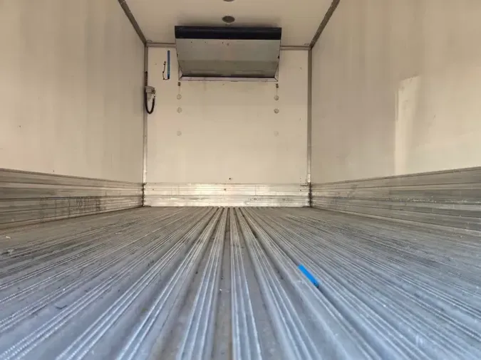 2016 FREIGHTLINER M2 106