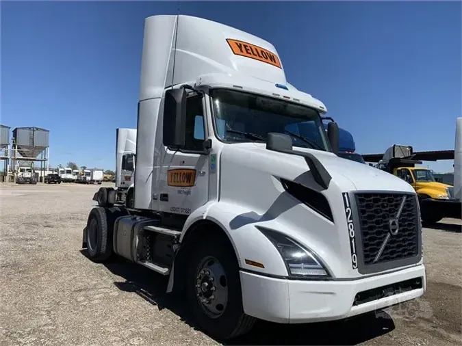 2018 VOLVO VNR42T300