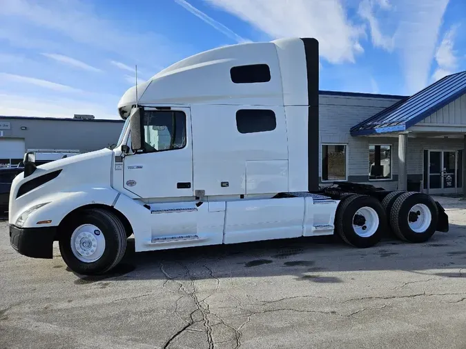 2020 VOLVO VNL64T760