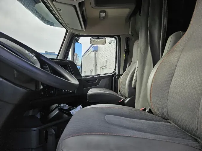 2022 VOLVO VNL64T760