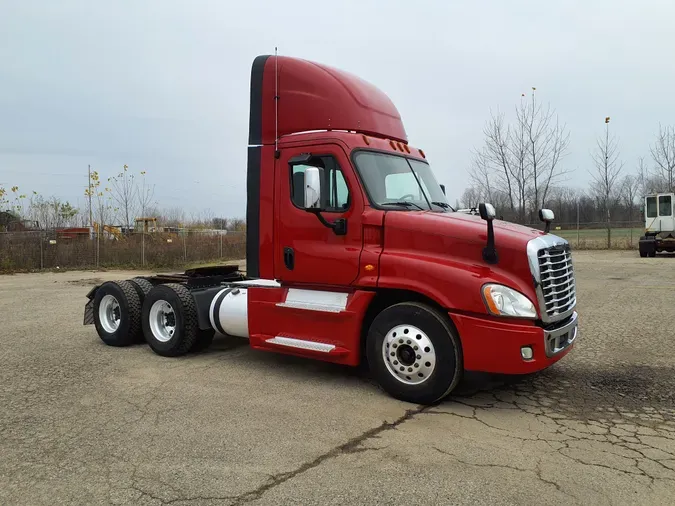 2014 FREIGHTLINER/MERCEDES CASCADIA 125