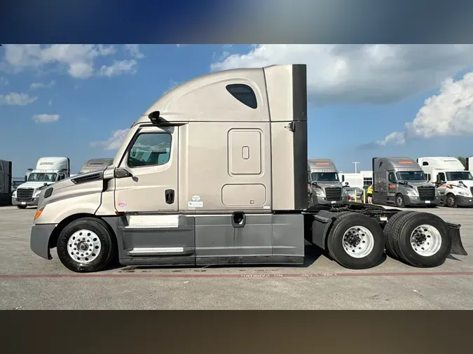 2022 Freightliner Cascadia 126