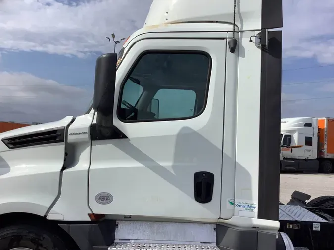 2019 Freightliner Cascadia 126