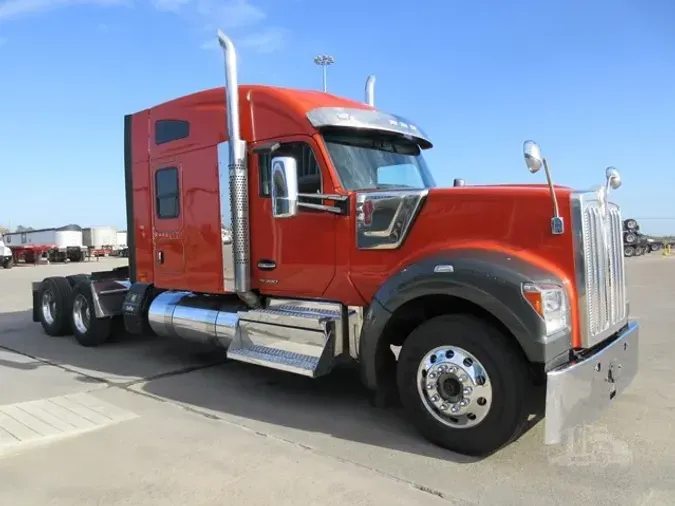 2022 KENWORTH W990