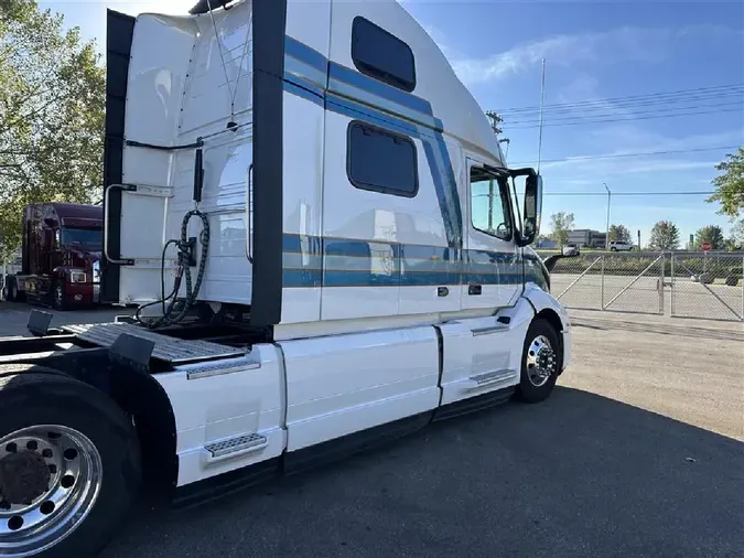 2022 VOLVO VNL64T860