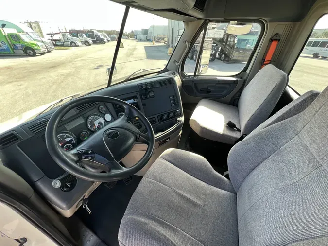 2015 FREIGHTLINER CASCADIA 113