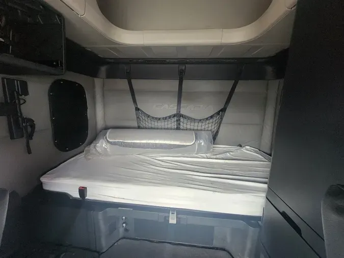 2021 FREIGHTLINER Cascadia 126