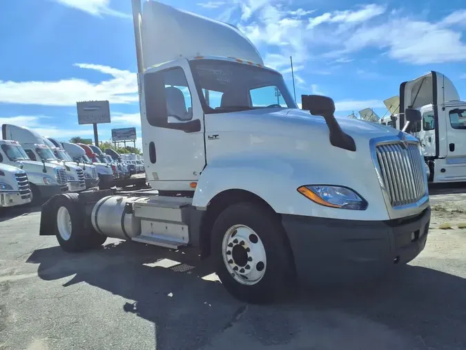 2021 NAVISTAR INTERNATIONAL LT625 DAYCAB S/A