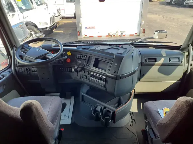 2020 VOLVO VNR64T-640