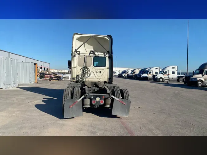 2019 Freightliner Cascadia 126