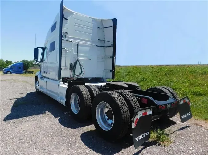 2019 VOLVO VNL760