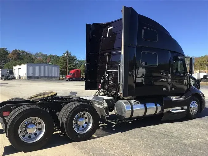 2021 VOLVO VNL860