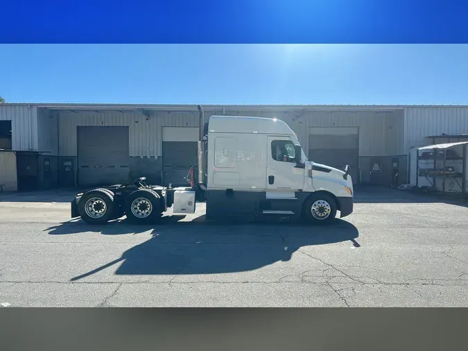 2021 Freightliner Cascadia 126358497113ff73868d4685eca10963f81