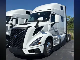 2027 VOLVO TRUCK VNL64TV04