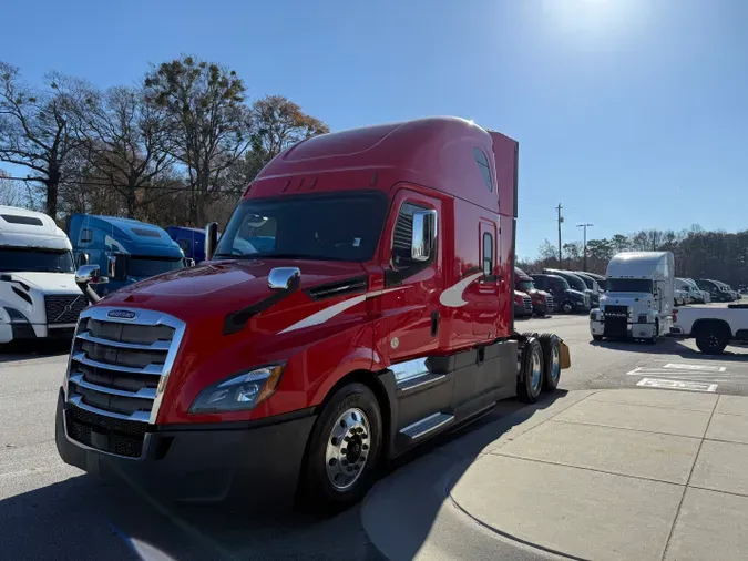 2020 Freightliner Cascadia 126