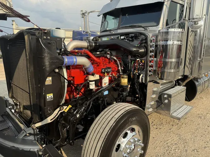 2023 Peterbilt 389