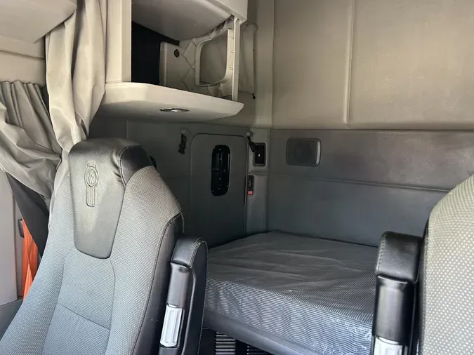 2021 Kenworth T680