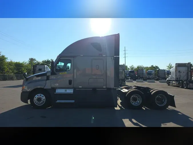 2025 Freightliner Cascadia 126