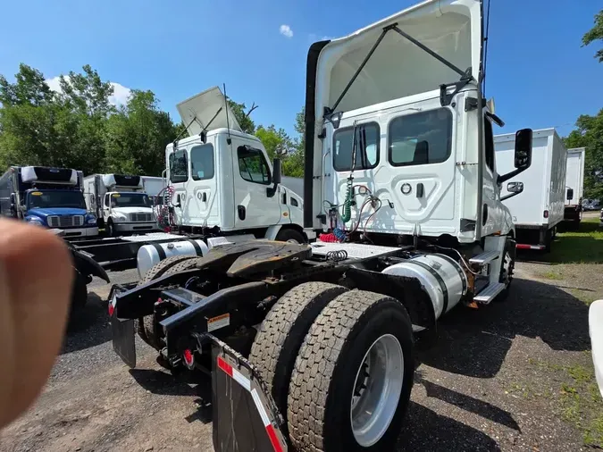 2019 FREIGHTLINER NEW CASCADIA 126