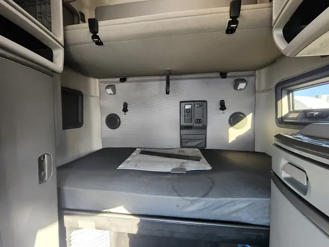 2023 VOLVO VNL64T760359696c7b7f3d7bd283873dcf33e73dc