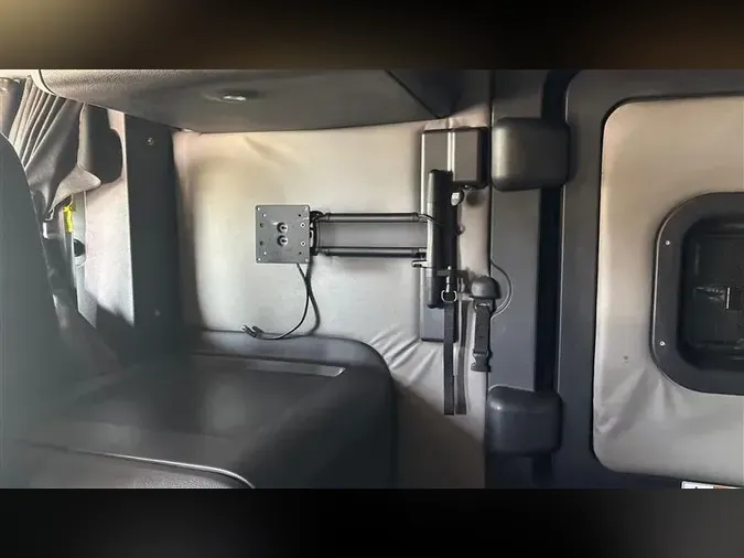 2020 FREIGHTLINER CA126