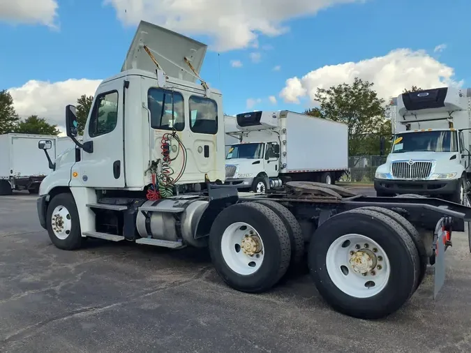 2016 FREIGHTLINER/MERCEDES CASCADIA 125