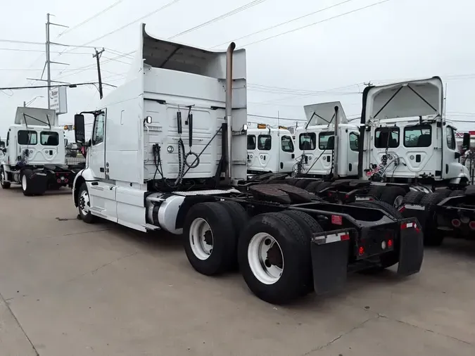 2020 VOLVO VNR64T-640