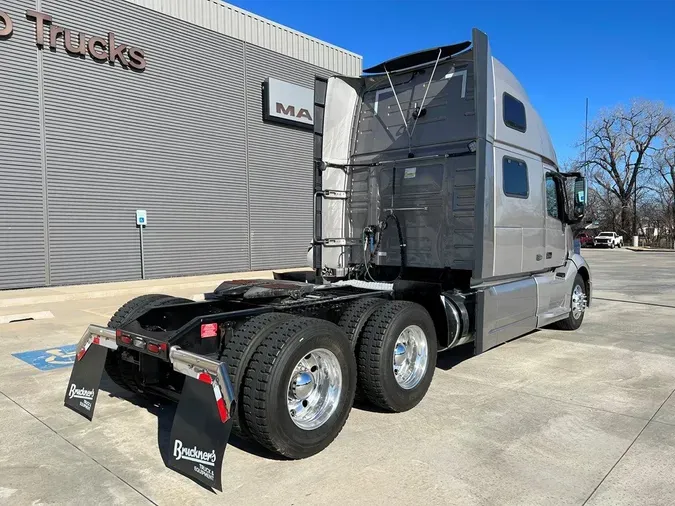 2020 VOLVO VNL64T860