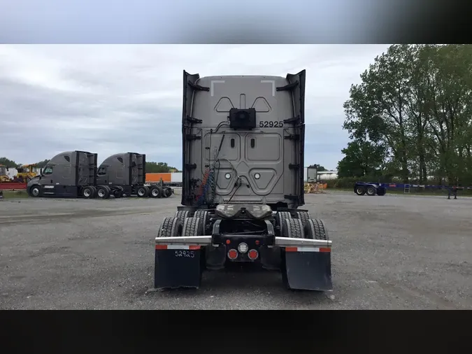 2022 Freightliner Cascadia 126