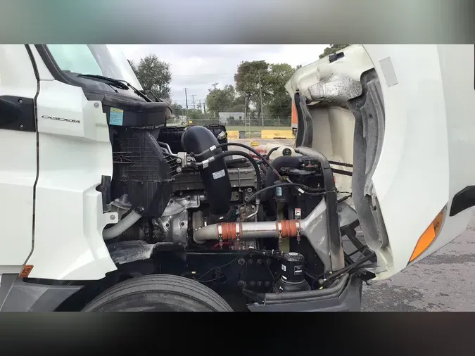 2020 Freightliner Cascadia 126