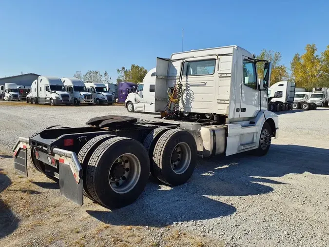 2018 VOLVO VNL64TRACTOR